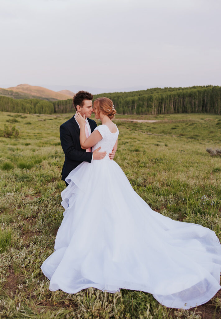 Utah wedding pose to show detail of bride and groom outfits