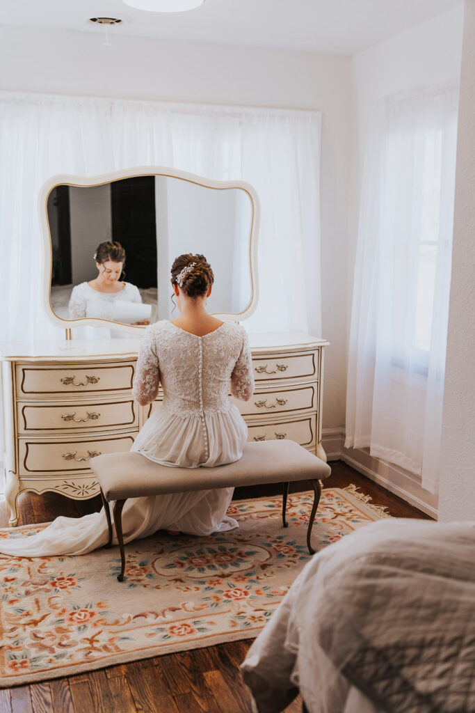 Bride reads vow letter from groom before getting married in Toledo, Ohio