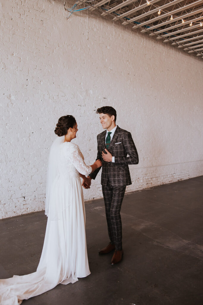 Groom sees bride for first time in Ohio