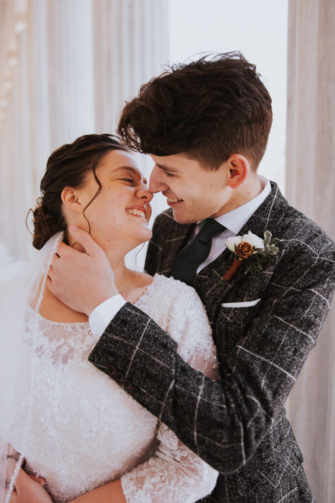 Groomsmen wears boutonniere on left side